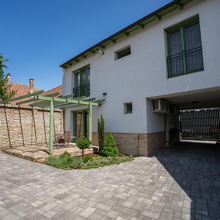Jokai Apartman Dunafoldvar Dış mekan fotoğraf